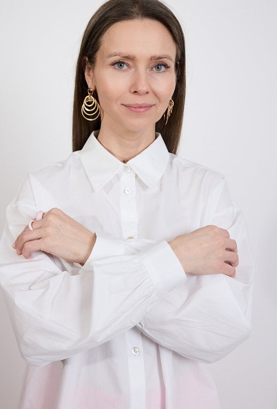 Biała koszula damska – klasyczna elegancja