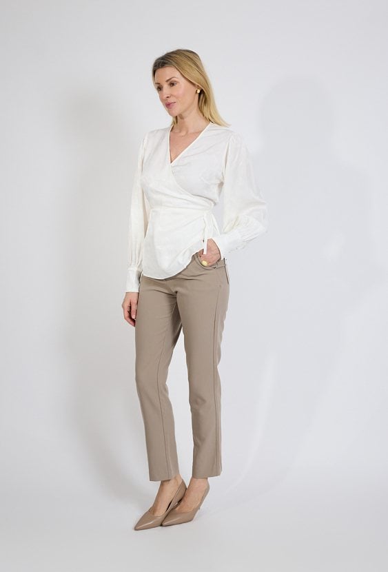 Spodnie eleganckie beżowe