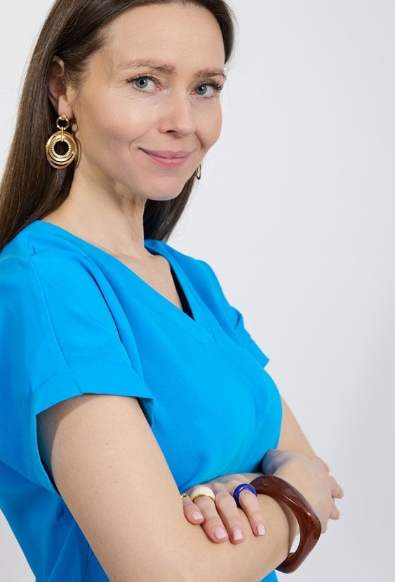 Niebieska bluzka damska z dekoltem V