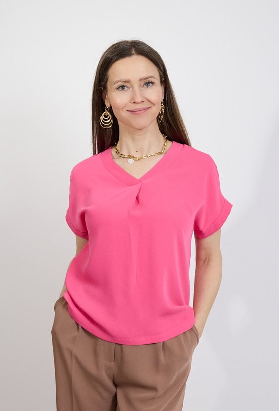 Różowa bluzka damska z dekoltem V