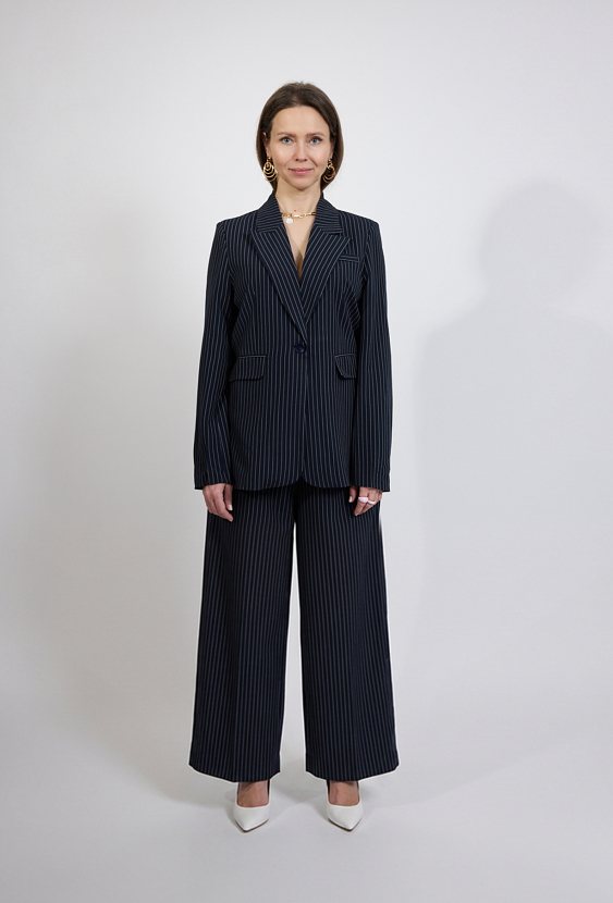 Granatowe spodnie damskie w paski – eleganckie spodnie biznesowe
