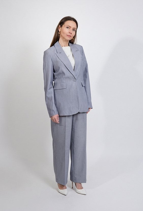 Szare eleganckie spodnie damskie w paski z wiązaną talią