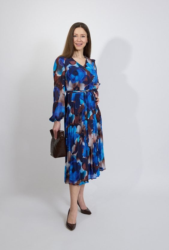 Sukienka damska w niebieski kwiatowy wzór