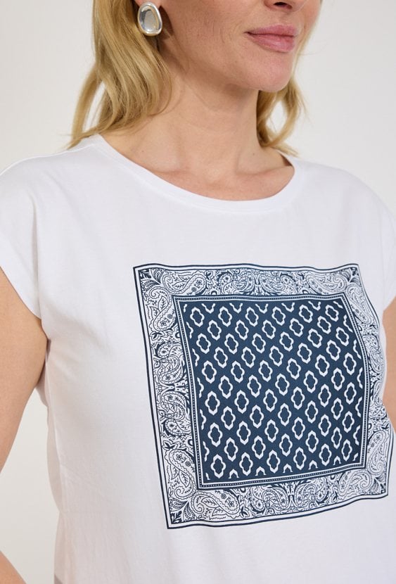 T-shirt damski biały z nadrukiem ornament