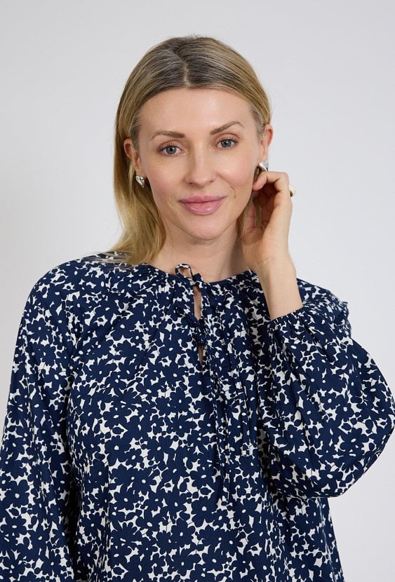 Granatowa bluzka damska w print z długim rękawem